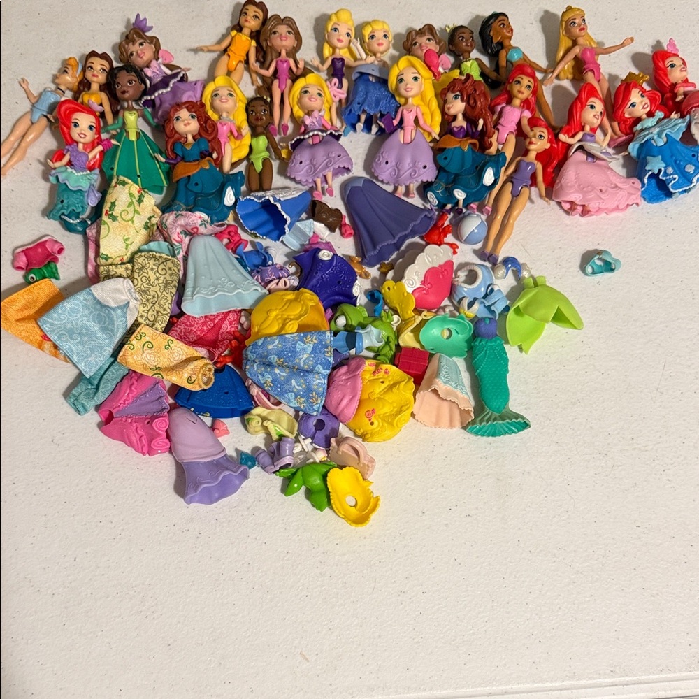 Mattel Mini Dress-Up Princess Dolls Set in Pink Purple Blue Green Yellow